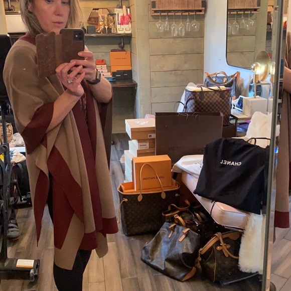 Lululemon Wrap - Picture 8 of 9